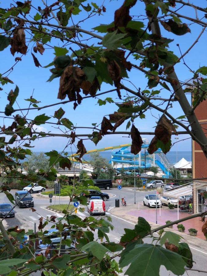 Hotel Criss Rimini Luaran gambar